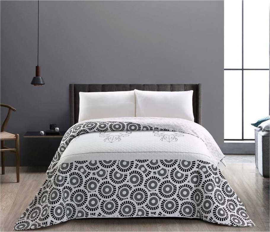 Černo-bílý oboustranný přehoz z mikrovlákna DecoKing My Deer Friend