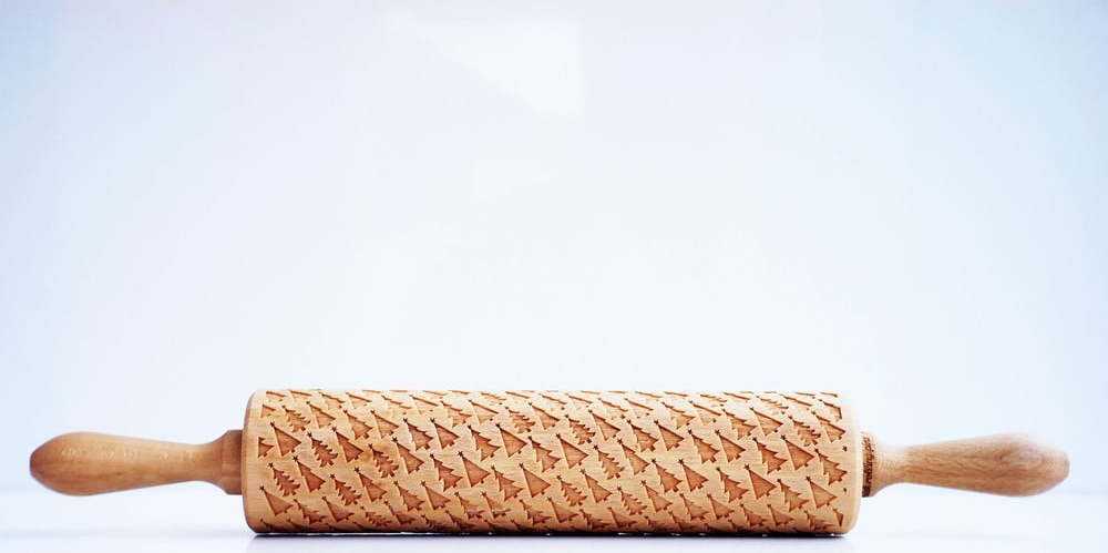 Dřevěný vánoční embosovaný váleček na těsto Valek Trees Valek