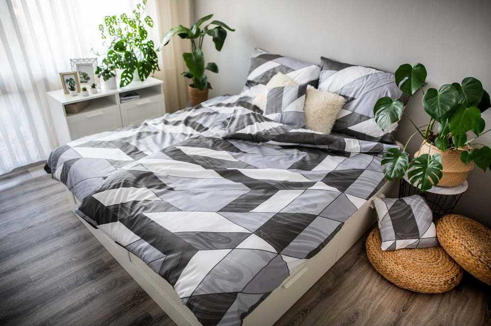 Šedé povlečení z bavlněného saténu Cotton House Kevin