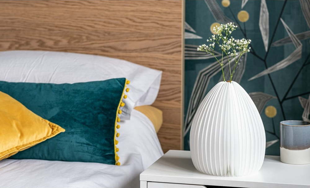 Stolní lampa a váza v jednom Gingko Walnut Gingko