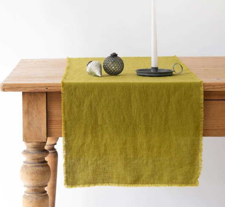 Zelený lněný běhoun na stůl Linen Tales Classic