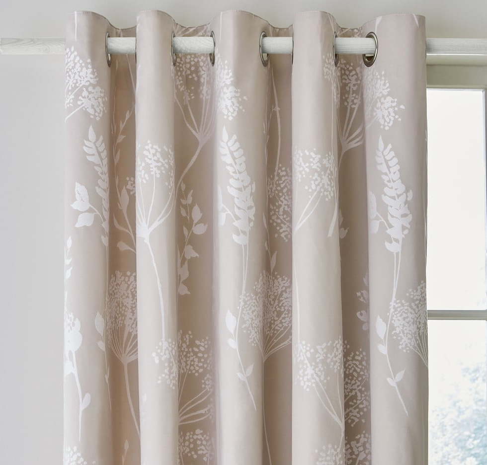 Béžové závěsy v sadě 2 ks 229x168 cm Meadowsweet Floral - Catherine Lansfield Catherine Lansfield