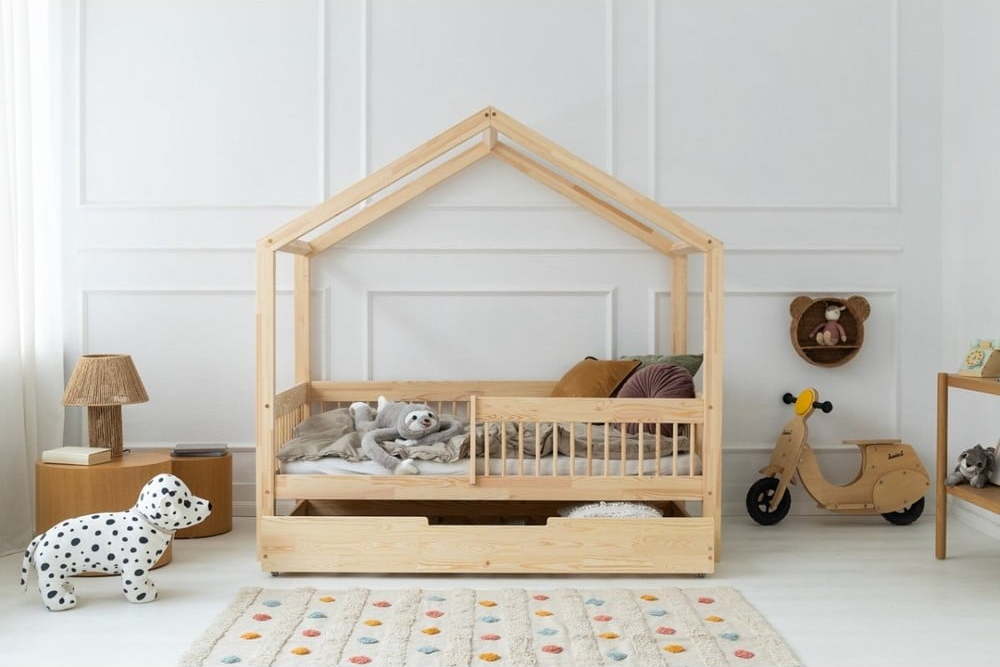 Domečková dětská postel z borovicového dřeva s úložným prostorem a výsuvným lůžkem v přírodní barvě 70x160 cm Mila RMW – Adeko Adeko