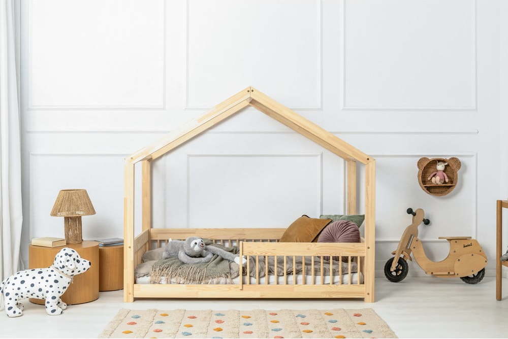 Domečková dětská postel z borovicového dřeva v přírodní barvě 70x140 cm Mila RMW – Adeko Adeko