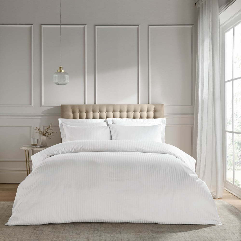 Bílé damaškové povlečení na dvoulůžko/prodloužené 230x220 cm Satin Stripe – Catherine Lansfield Catherine Lansfield