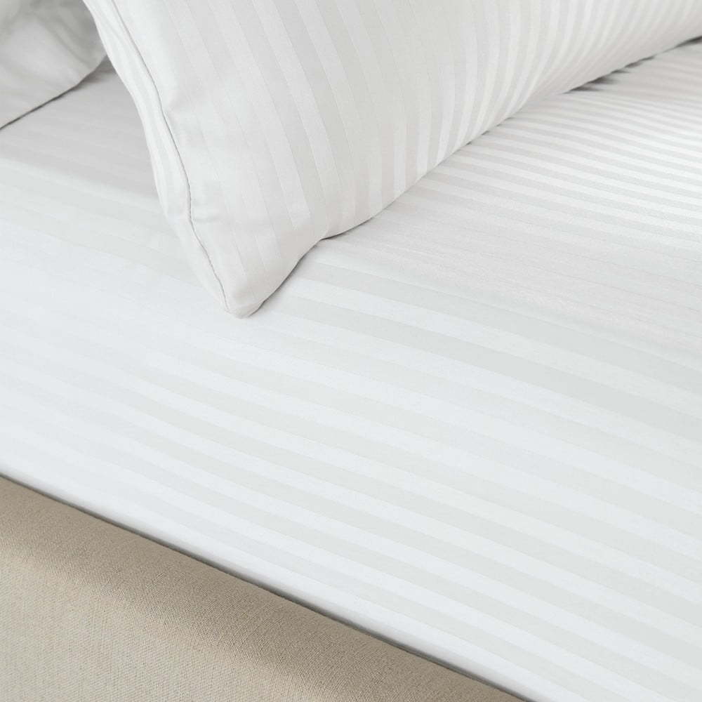 Bílé napínací damaškové prostěradlo 150x200 cm Satin Stripe – Catherine Lansfield Catherine Lansfield