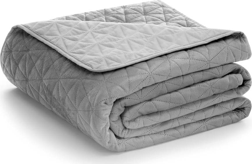 Světle šedý přehoz přes postel AmeliaHome Laila Silver