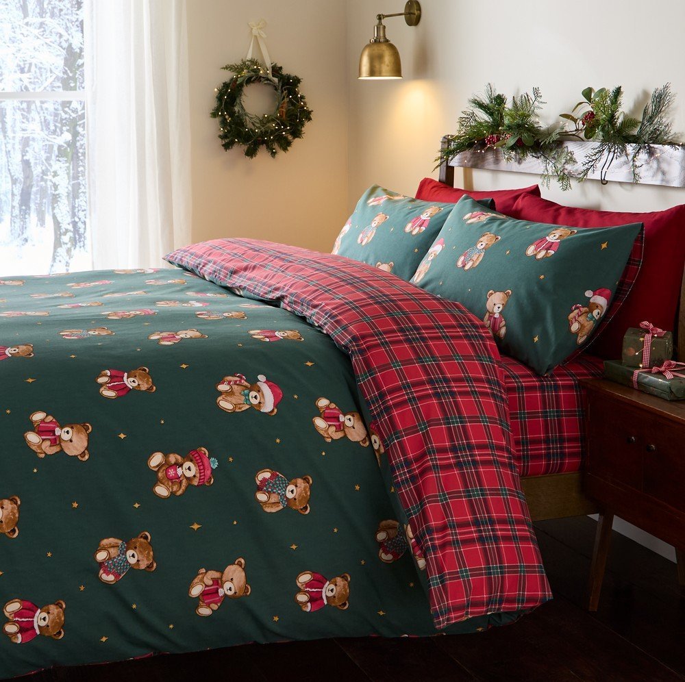 Červené/tmavě zelené povlečení na jednolůžko 135x200 cm Christmas Tartan Teddy Bear – Catherine Lansfield Catherine Lansfield