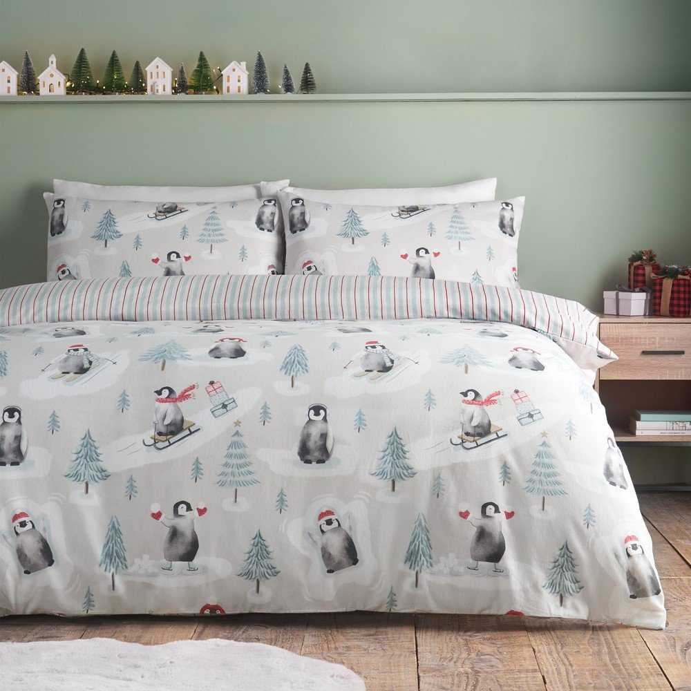 Flanelové povlečení na jednolůžko v přírodní barvě 135x200 cm Brushed Christmas Penguins – Catherine Lansfield Catherine Lansfield
