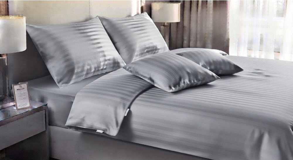 Šedé 3dílné povlečení na jednolůžko 140x200 cm Hotel stripe – JAHU collections JAHU collections