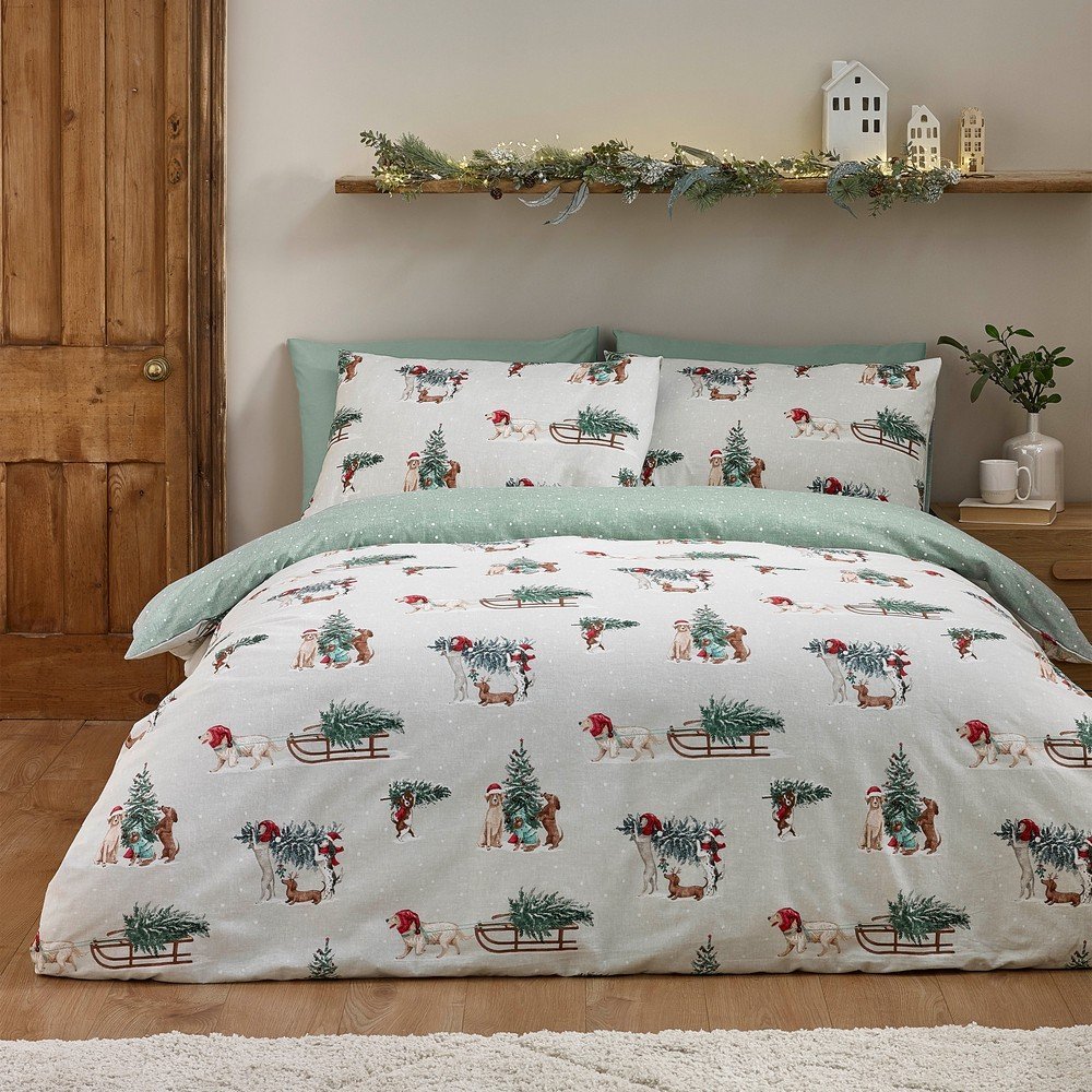 Zelené/v přírodní barvě flanelové povlečení na dvoulůžko 200x200 cm Brushed Christmas Dogs – Catherine Lansfield Catherine Lansfield